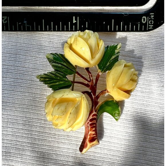 Vintage Hand-Carved Celluloid Yellow Roses Brooch Pin 1940s - Picture 5 of 7
